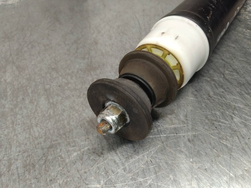 Recambio de amortiguador trasero izquierdo para renault clio iv business referencia OEM IAM 562109815R  
