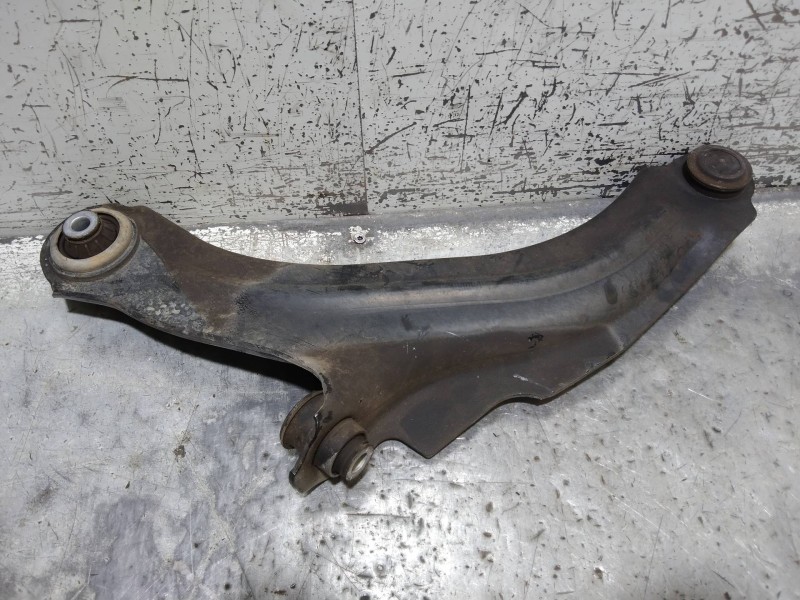 Recambio de brazo suspension inferior delantero derecho para renault clio iv business referencia OEM IAM   