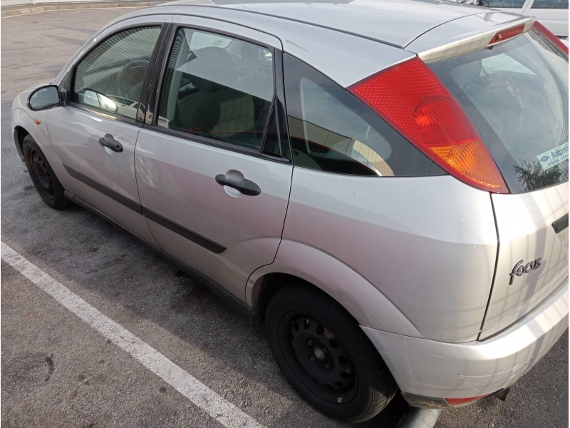 ford focus berlina (cak) del año 2001