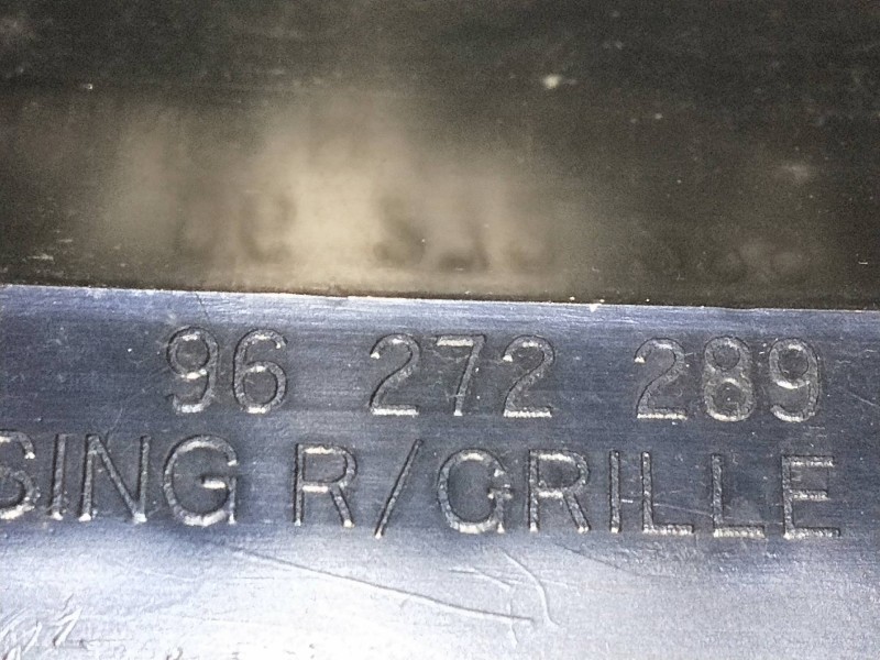 Recambio de rejilla delantera para daewoo nubira berlina 1.6 cat referencia OEM IAM 96272289  