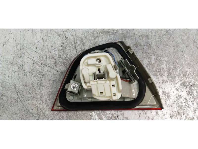 Recambio de piloto trasero derecho interior para bmw serie 3 berlina (e90) 320d referencia OEM IAM    Recambio de piloto trasero derecho interior para bmw serie 3 berlina (e90) 320d referencia OEM IAM