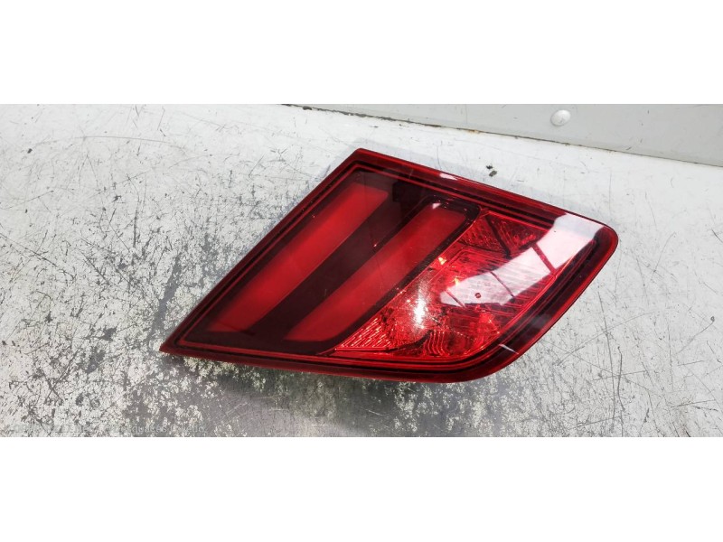 Recambio de piloto trasero derecho interior para peugeot 308 allure referencia OEM IAM 9677818280  