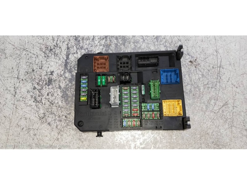 Recambio de caja reles / fusibles para peugeot 308 allure referencia OEM IAM 9806687880 BSIQ0301 S180204003B