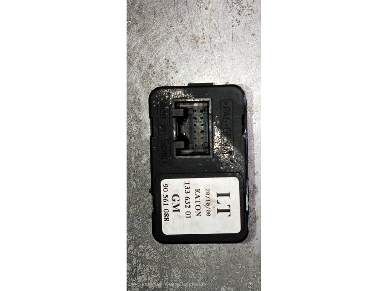 Recambio de mando elevalunas delantero izquierdo para opel zafira a club referencia OEM IAM 13363201 90561088 