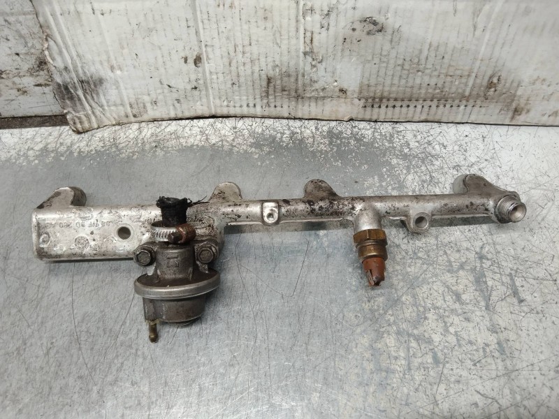 Recambio de rampa inyectora para ford sierra berlina gl referencia OEM IAM 88WF9D280AB  