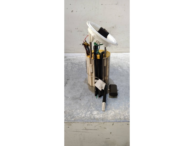 Recambio de bomba combustible para bmw serie 5 berlina (e60) 520d referencia OEM IAM 6765848  