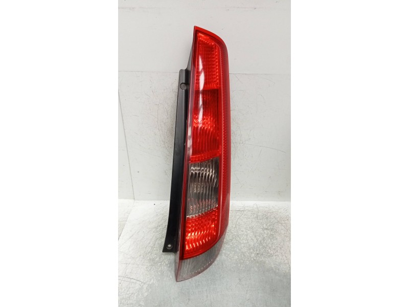 Recambio de piloto trasero derecho para ford fiesta (cbk) ghia referencia OEM IAM 2S6113N004  