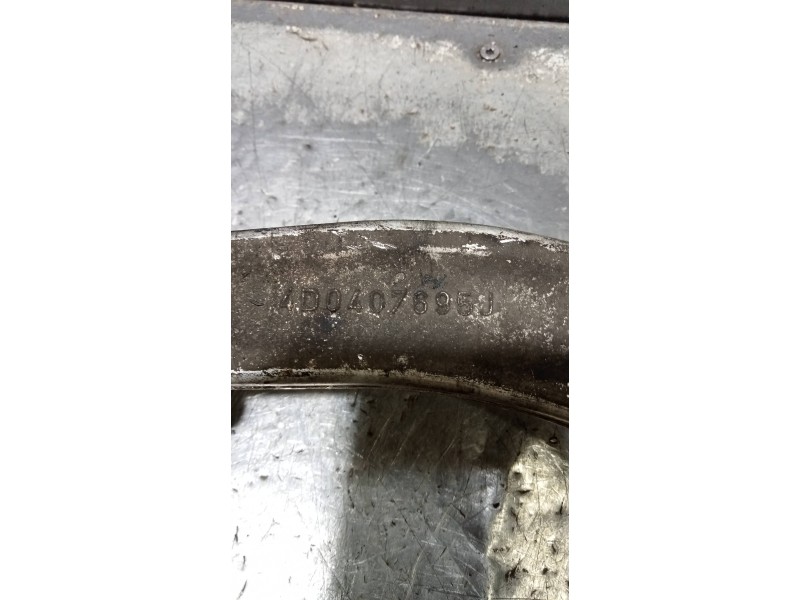 Recambio de brazo suspension inferior delantero izquierdo para audi a4 berlina (b5) 2.4 referencia OEM IAM 4D0407695J  