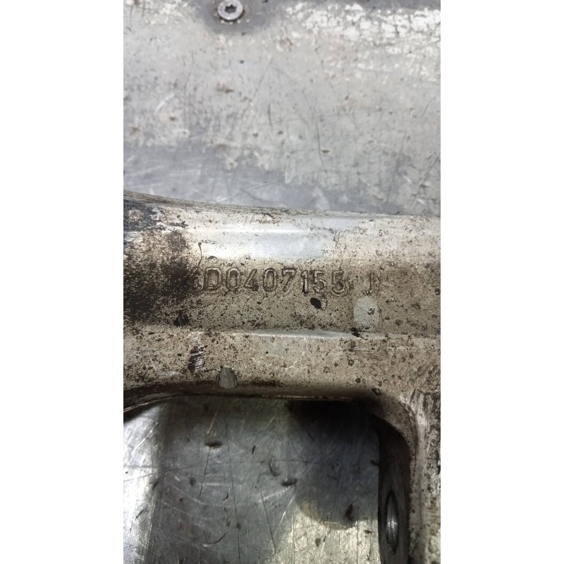 Recambio de brazo suspension inferior delantero izquierdo para audi a4 berlina (b5) 2.4 referencia OEM IAM 4D0407155J  