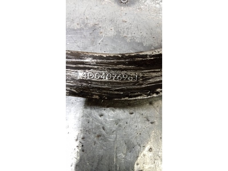 Recambio de brazo suspension inferior delantero derecho para audi a4 berlina (b5) 2.4 referencia OEM IAM 4D0407696J  