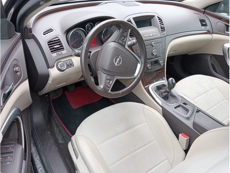 opel insignia berlina del año 2011