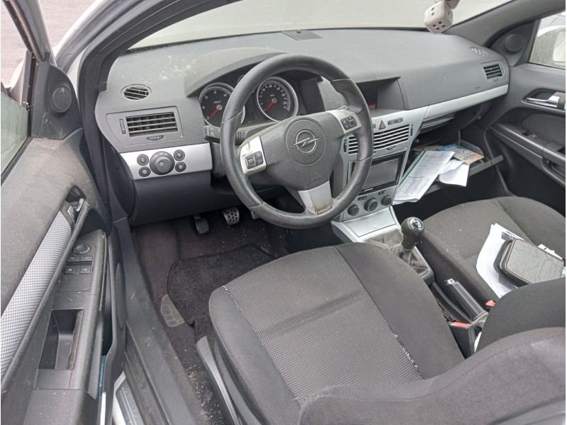 opel astra gtc del año 2005