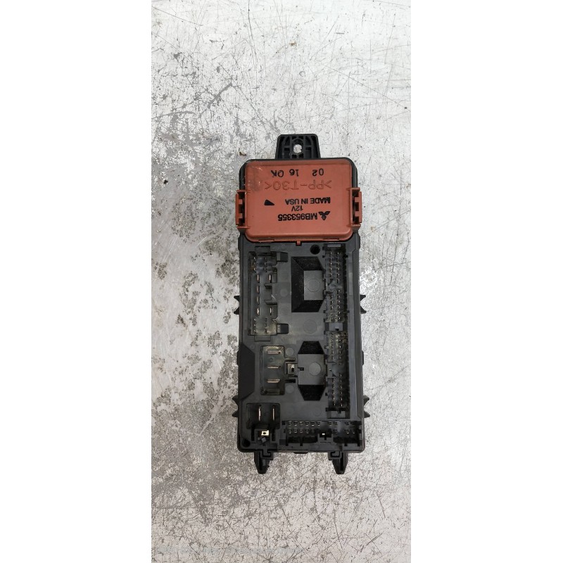 Recambio de caja reles / fusibles para mitsubishi space star (dg0) 1900 di-d comfort referencia OEM IAM MB953355  