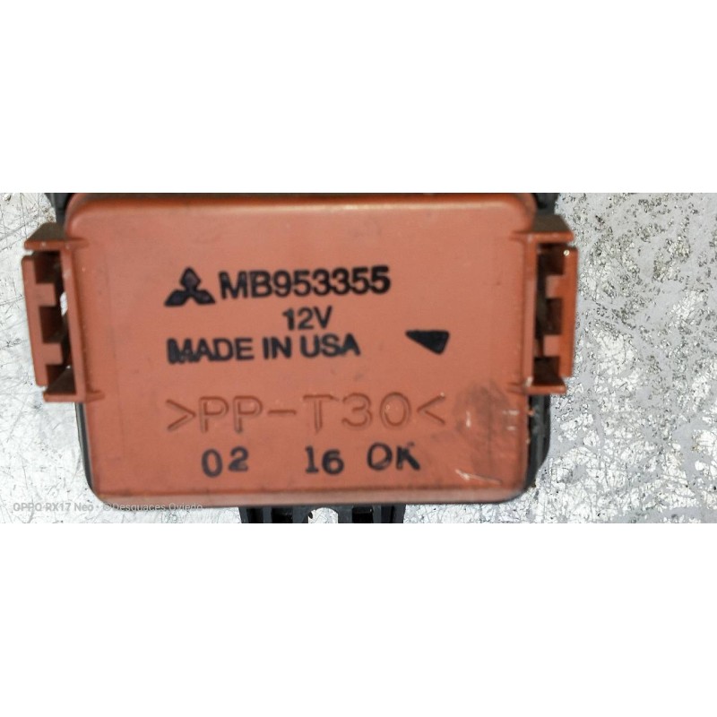 Recambio de caja reles / fusibles para mitsubishi space star (dg0) 1900 di-d comfort referencia OEM IAM MB953355  