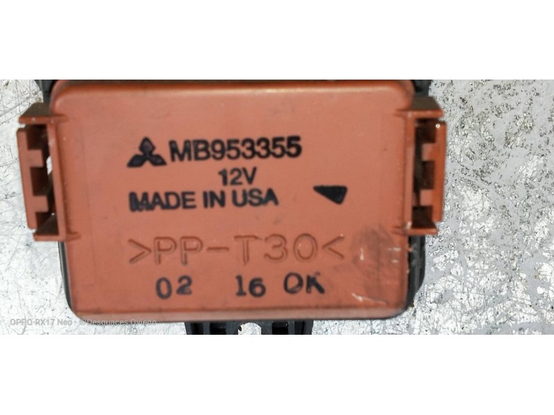 Recambio de caja reles / fusibles para mitsubishi space star (dg0) 1900 di-d comfort referencia OEM IAM MB953355  