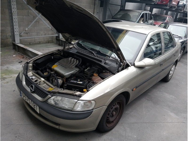 opel vectra b berlina del año 1996