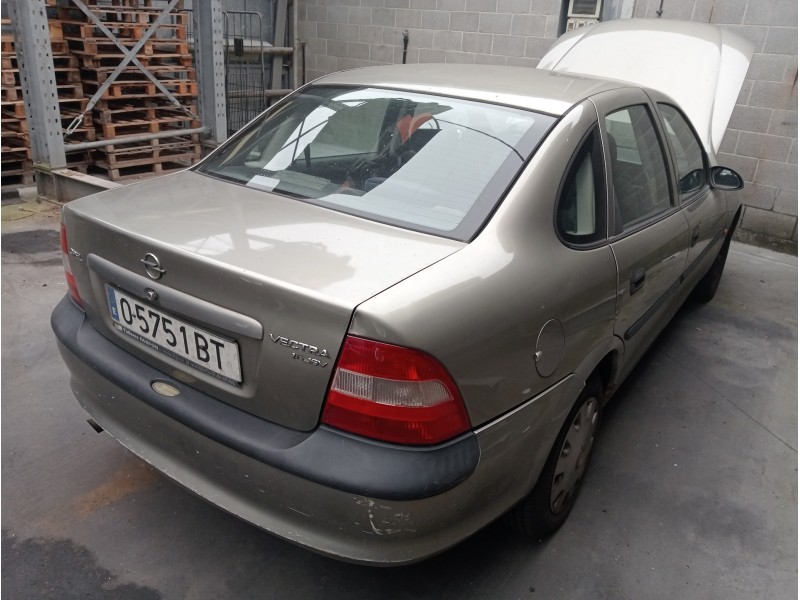 opel vectra b berlina del año 1996