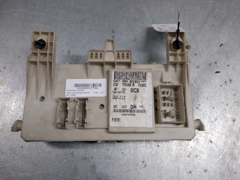 Recambio de caja reles / fusibles para ford focus berlina (cap) st referencia OEM IAM F0392C 6M5T14014GCD 4M5T14A073DH