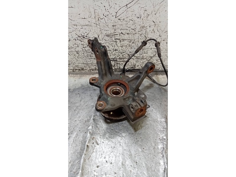 Recambio de mangueta delantera derecha para renault clio iv dynamique referencia OEM IAM   