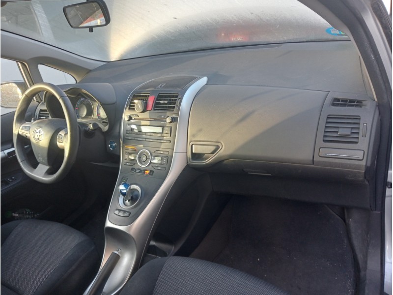 toyota auris del año 2010