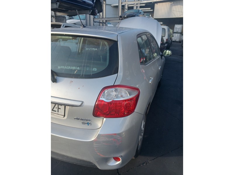 toyota auris del año 2010