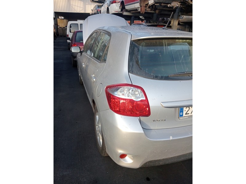 toyota auris del año 2010