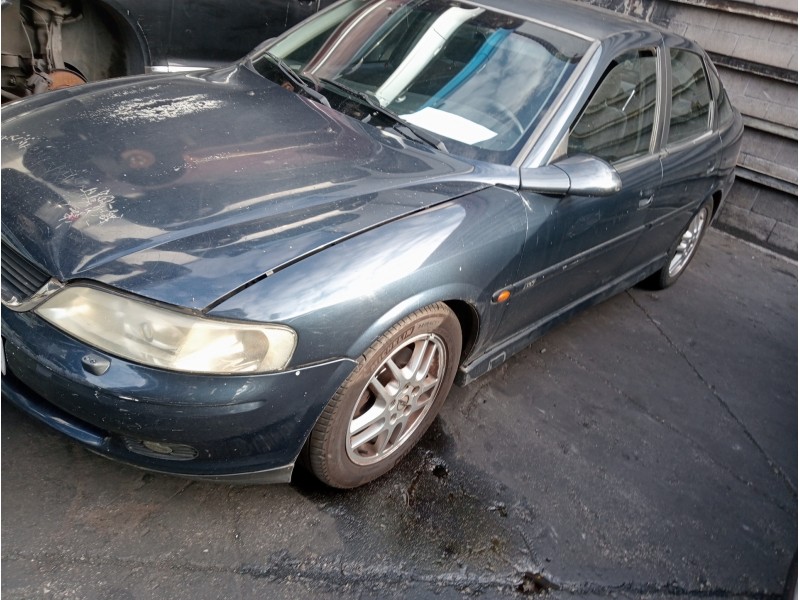 opel vectra b berlina del año 2000