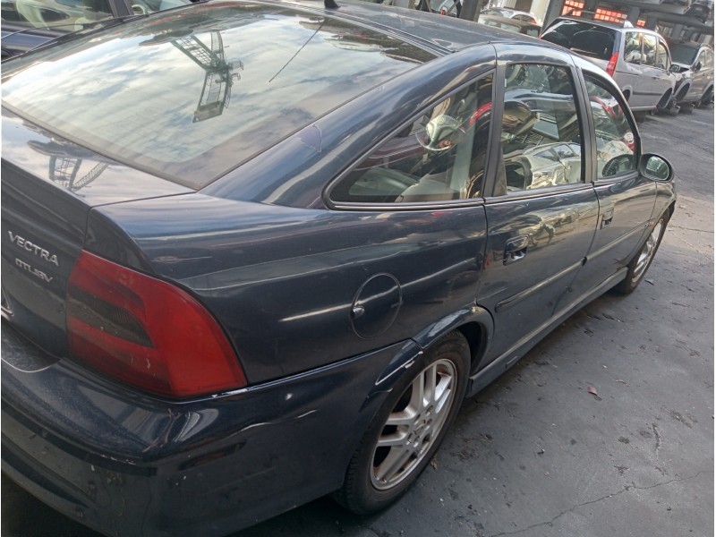 opel vectra b berlina del año 2000