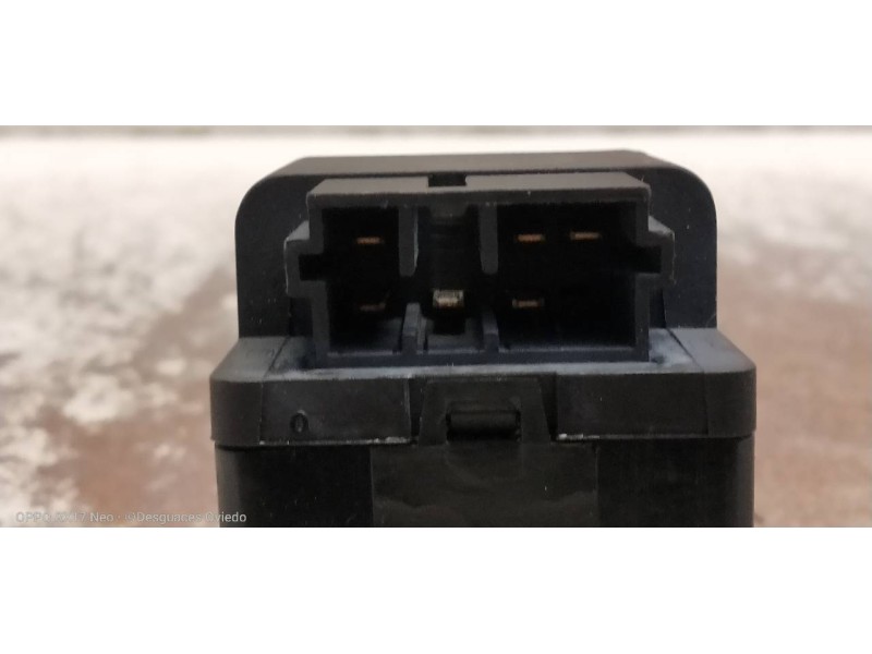 Recambio de mando elevalunas delantero izquierdo para peugeot 206 berlina xr referencia OEM IAM   