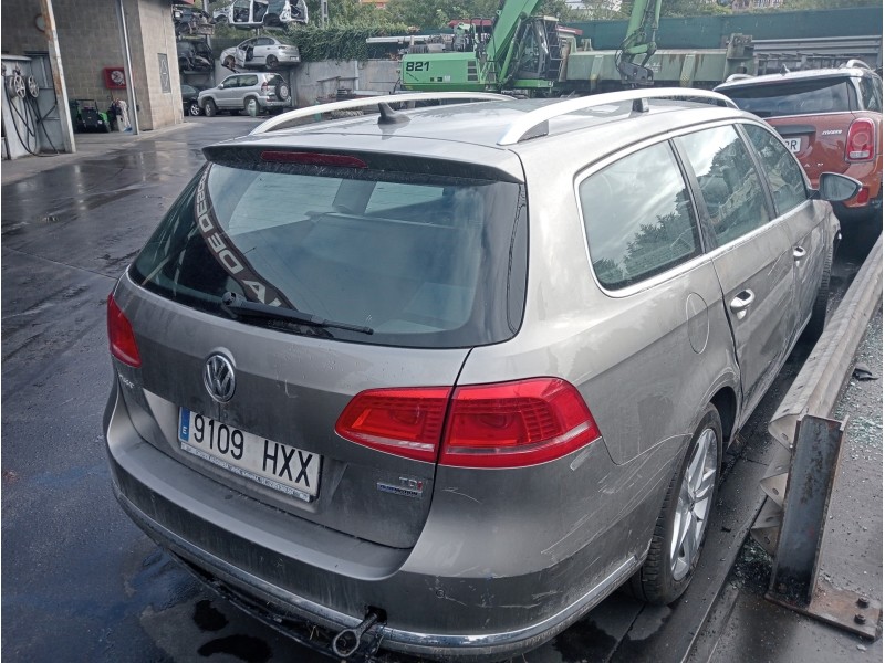 volkswagen passat variant (365) del año 2014