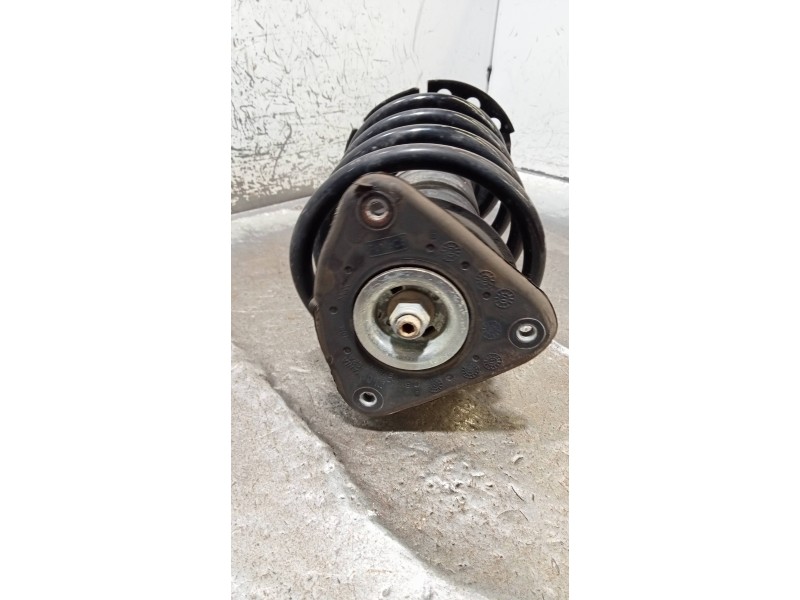 Recambio de amortiguador delantero izquierdo para ford focus lim. titanium referencia OEM IAM BV6118K001LBB  