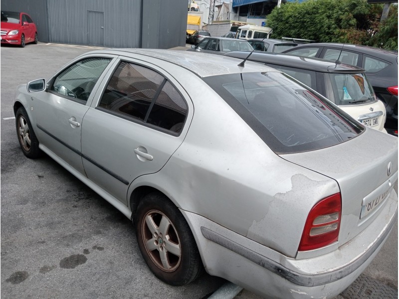 skoda octavia berlina (1u2) del año 2001