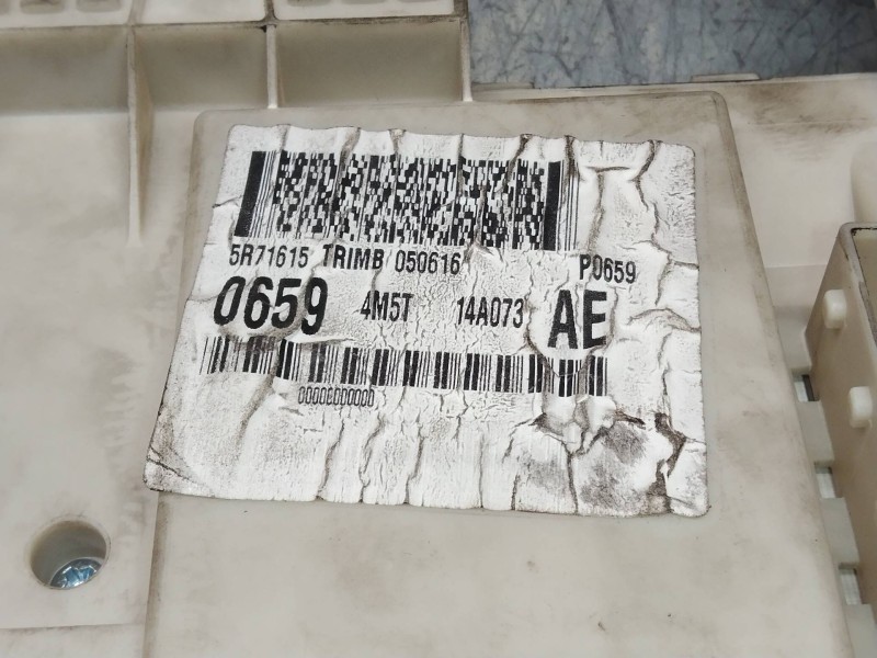Recambio de caja reles / fusibles para ford focus berlina (cap) ghia referencia OEM IAM 4M5T14A073AE  