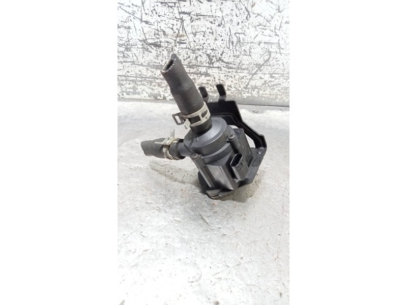 Recambio de bomba agua para ford focus lim. (cb8) sport referencia OEM IAM CM5G8C419AA  