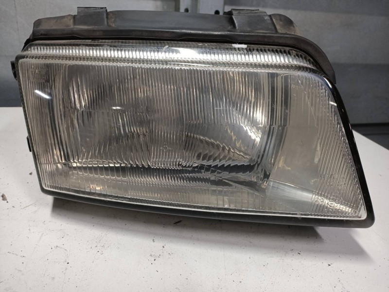 Recambio de faro derecho para audi a4 berlina (b5) 1.8 referencia OEM IAM   