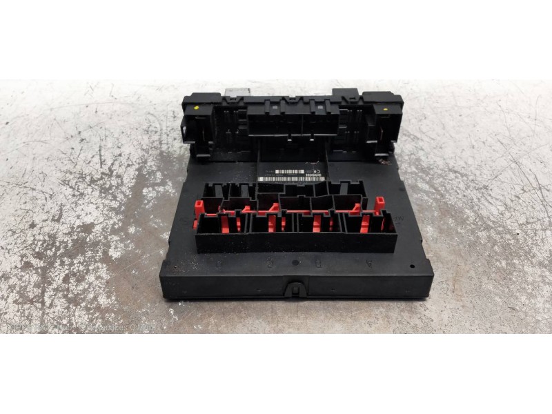 Recambio de caja reles / fusibles para volkswagen passat variant (3c5) highline referencia OEM IAM 3C0937049A F005V00661 
