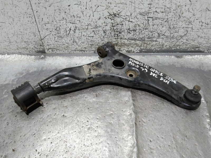 Recambio de brazo suspension inferior delantero derecho para mitsubishi space star (dg0) 1900 di-d comfort referencia OEM IAM   