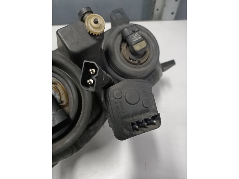 Recambio de faro izquierdo para bmw serie 3 compacto (e36) 318tds referencia OEM IAM   