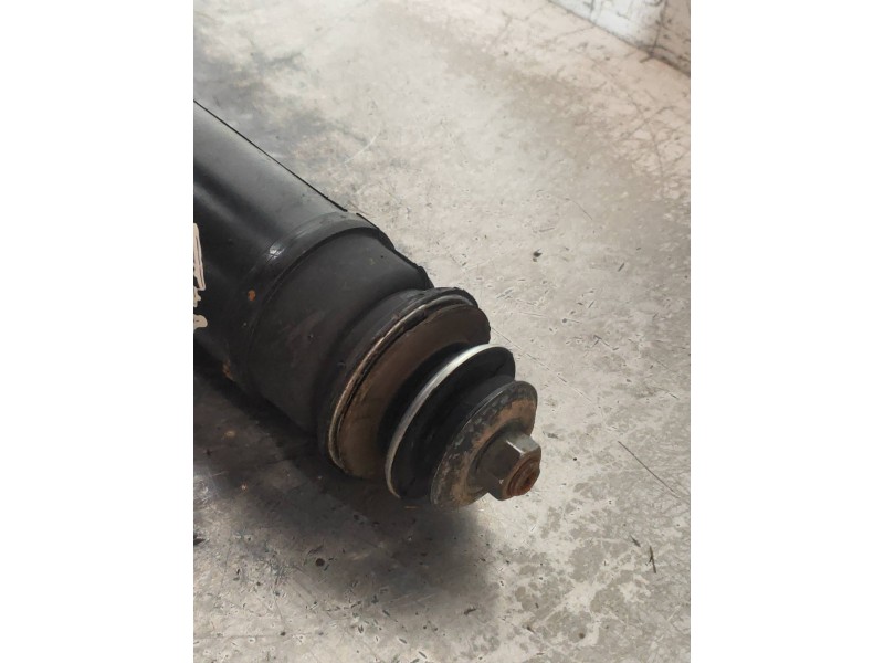 Recambio de amortiguador trasero izquierdo para toyota auris hybrid business referencia OEM IAM 4853002E90  