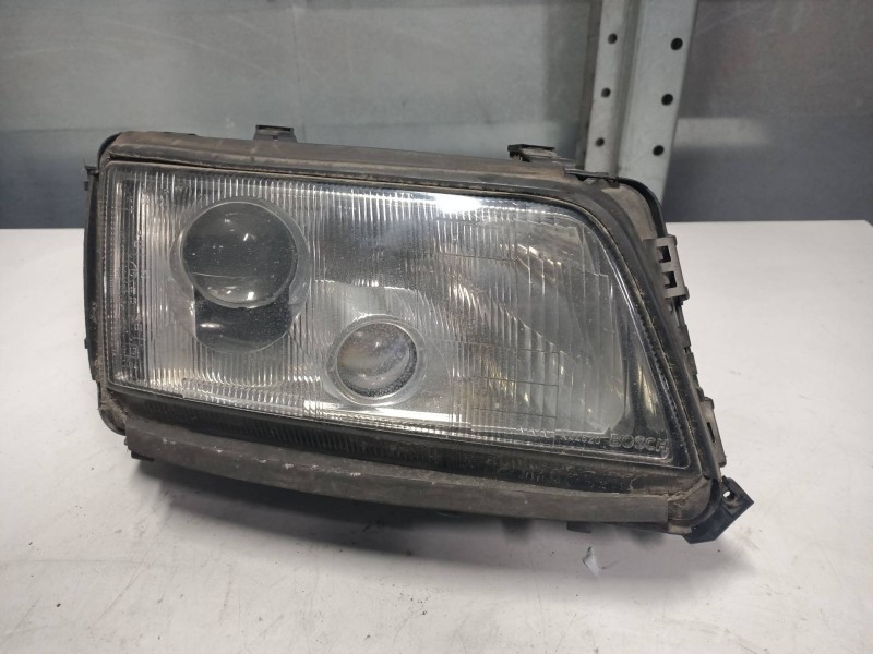 Recambio de faro derecho para audi a8 (d2) 4.2 v8 32v referencia OEM IAM 0301047202  