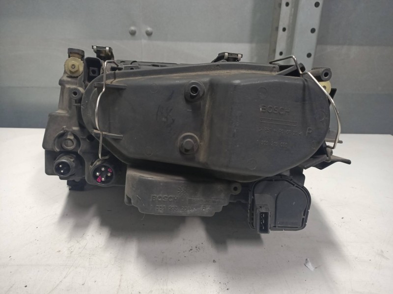 Recambio de faro derecho para audi a8 (d2) 4.2 v8 32v referencia OEM IAM 0301047202  
