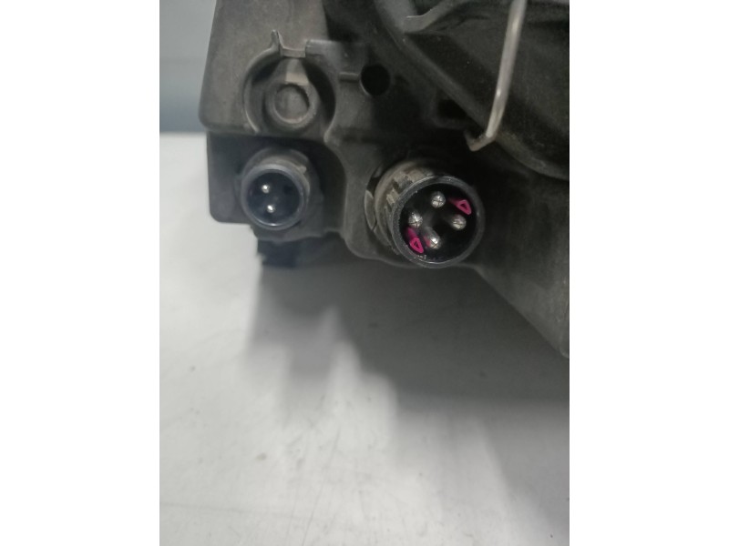 Recambio de faro derecho para audi a8 (d2) 4.2 v8 32v referencia OEM IAM 0301047202  
