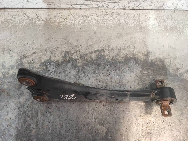Recambio de brazo suspension inferior trasero derecho para toyota auris hybrid business referencia OEM IAM   