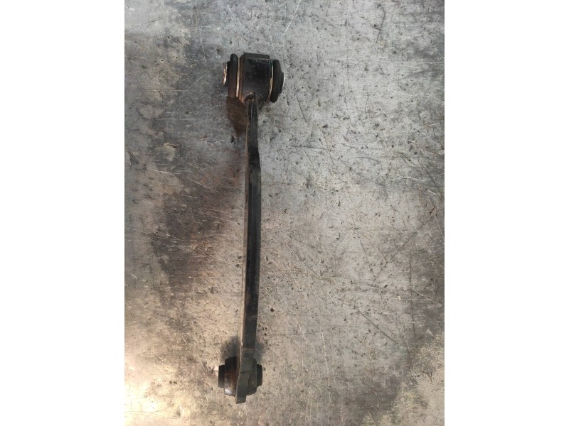 Recambio de brazo suspension superior trasero derecho para toyota auris hybrid business referencia OEM IAM   