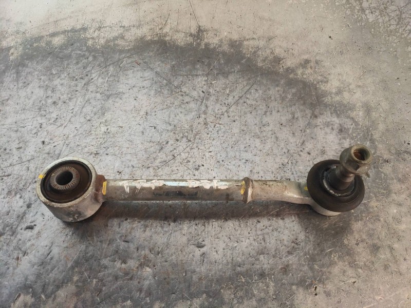 Recambio de brazo suspension superior trasero derecho para toyota auris hybrid business referencia OEM IAM   