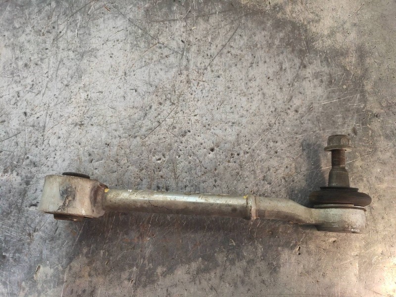 Recambio de brazo suspension superior trasero derecho para toyota auris hybrid business referencia OEM IAM   