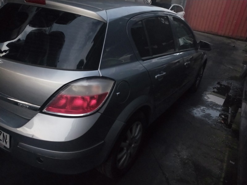 opel astra h berlina del año 2004