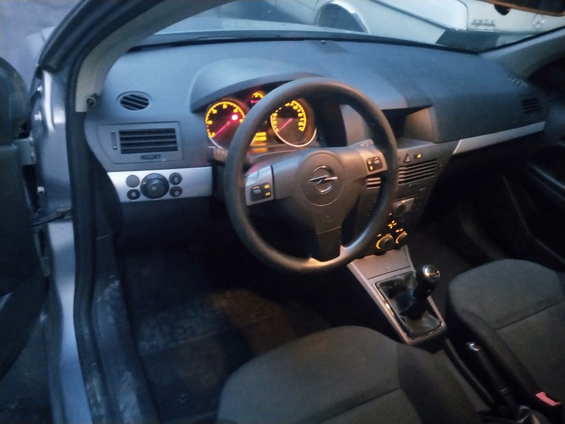 opel astra h berlina del año 2004