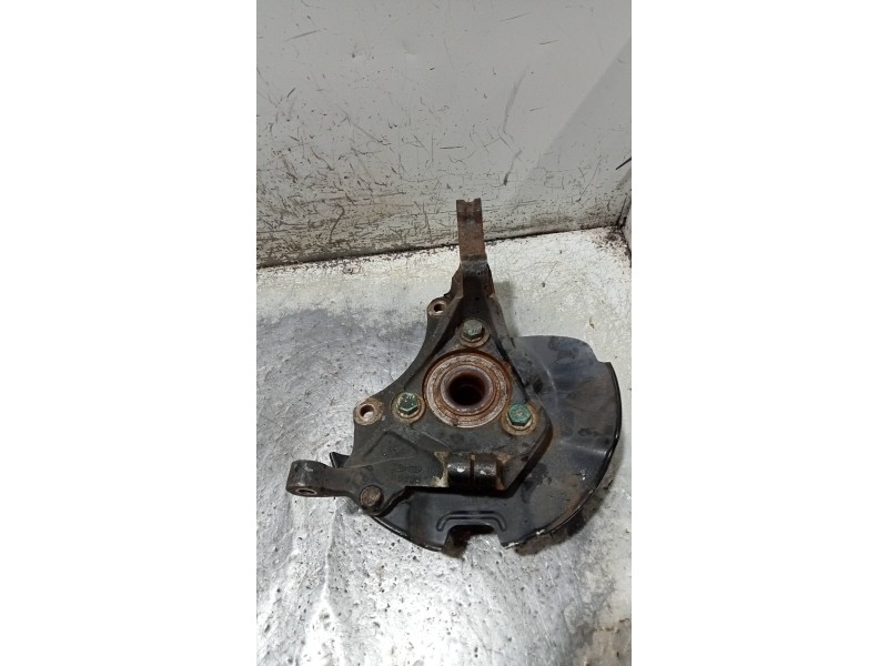 Recambio de mangueta delantera izquierda para kia carnival ii 2.9 cdri executive referencia OEM IAM   