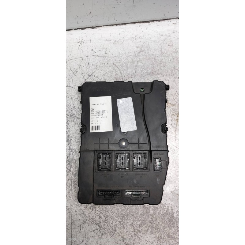 Recambio de caja reles / fusibles para renault megane ii berlina 5p confort authentique referencia OEM IAM 8200305576 S118400300